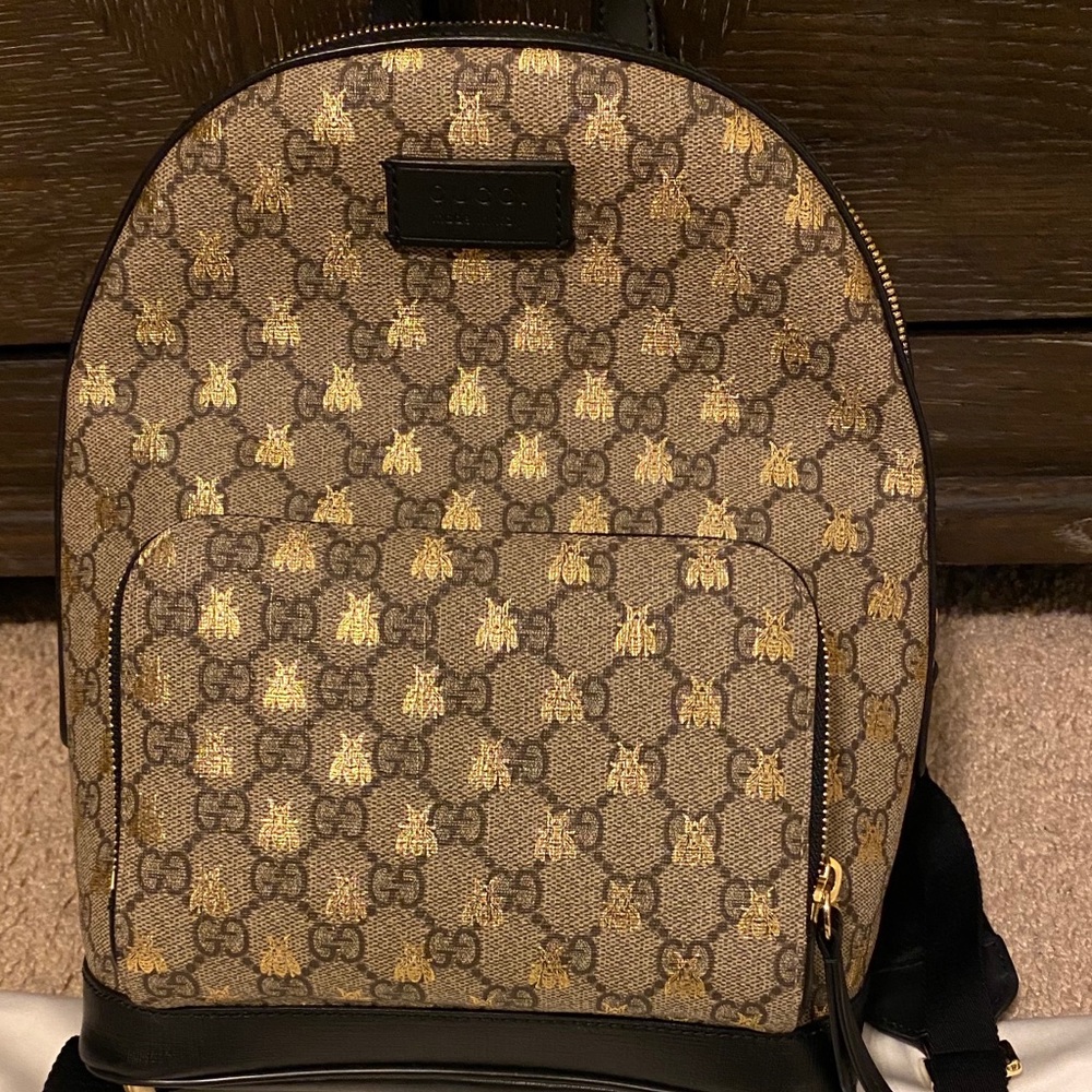 Gucci GG Supreme bees backpack